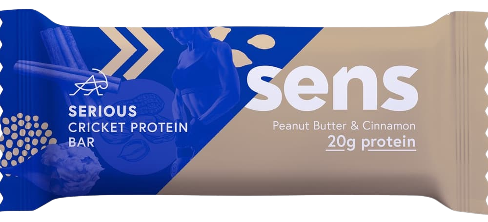 Fotografie Sens Pleasure Protein tyčinka s cvrččí moukou arašídové máslo & skořice 60 g